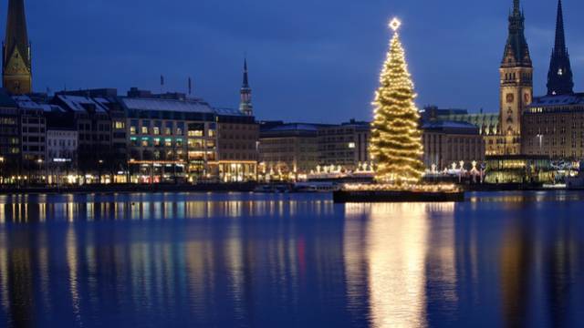 Hamburg - Weihnachtsbaum an der Alster